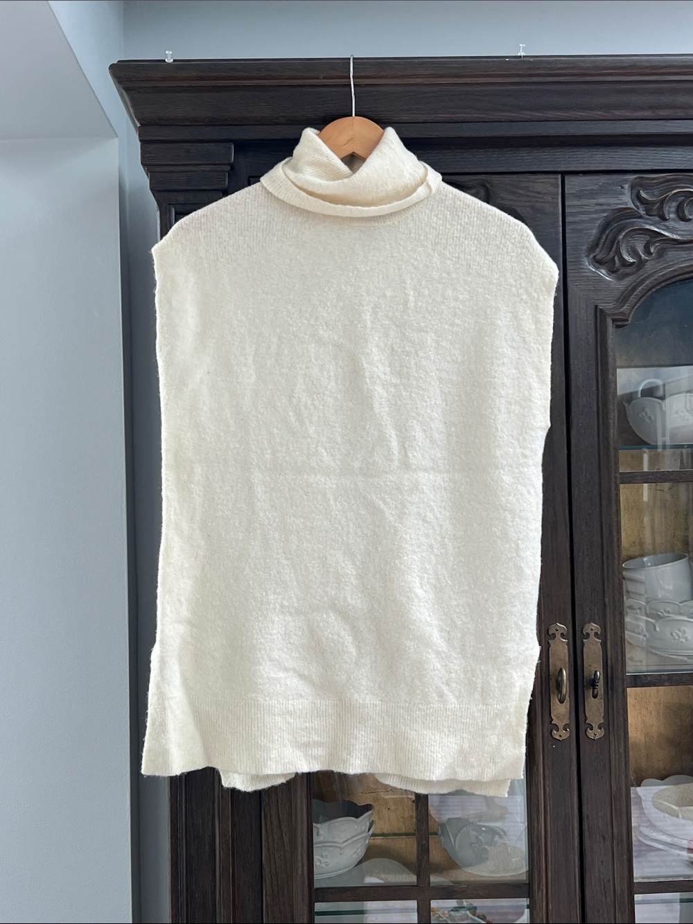 Karen Millen Cream Sleeveless Turtleneck Knit Shell